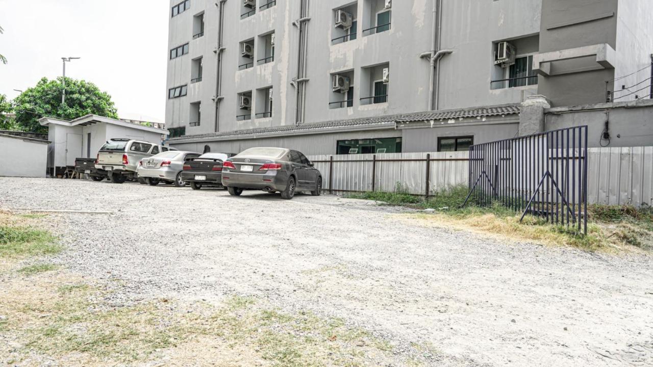 Roomquest Bangkok Don Mueang Airport Exterior photo