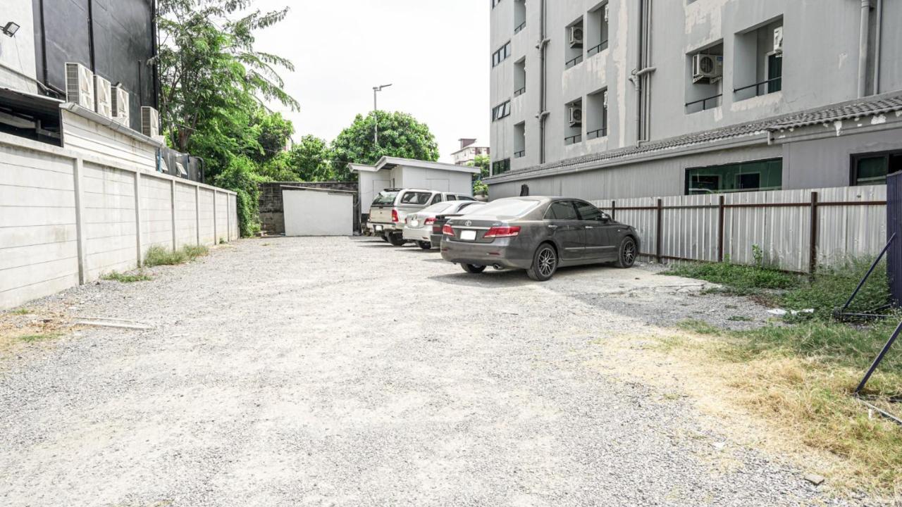 Roomquest Bangkok Don Mueang Airport Exterior photo