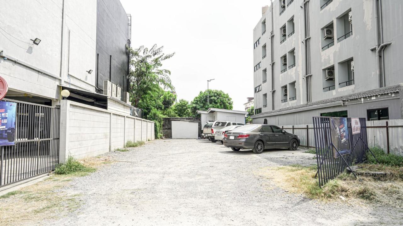 Roomquest Bangkok Don Mueang Airport Exterior photo